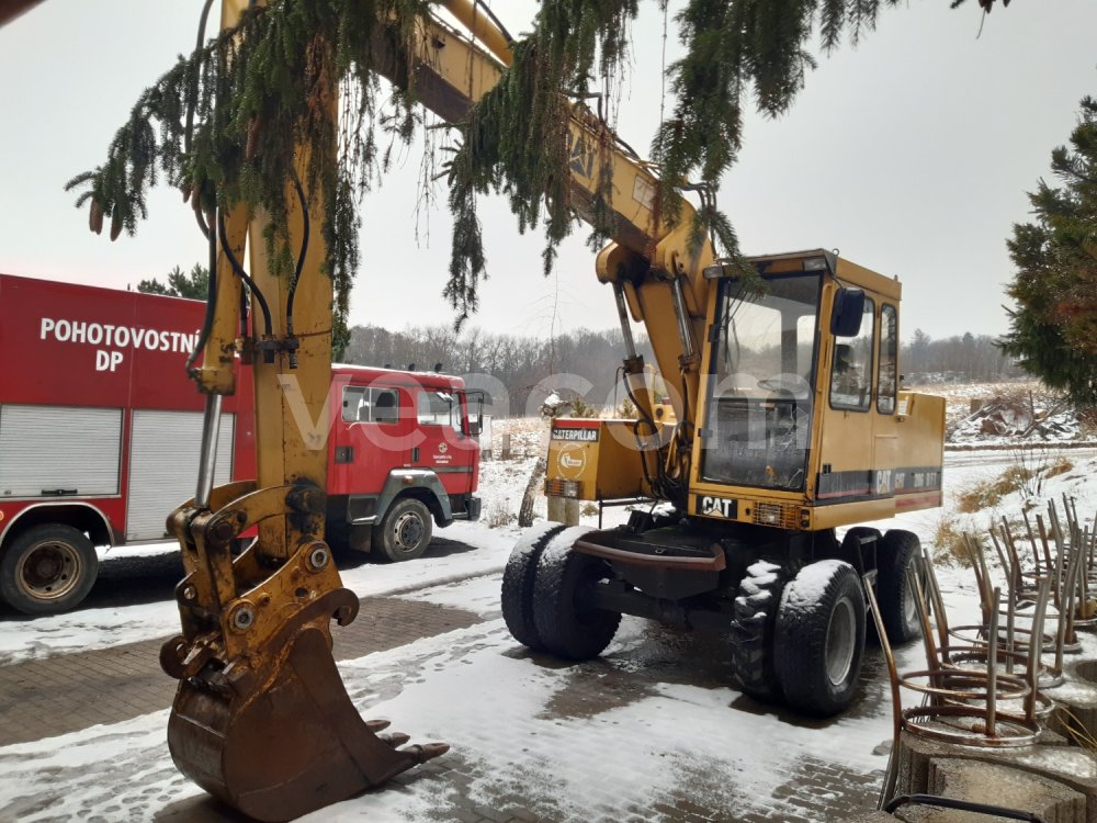 Online aukce: CATERPILLAR  206 B FT