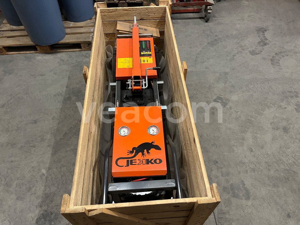 Online auction:  JEKKO JVL450