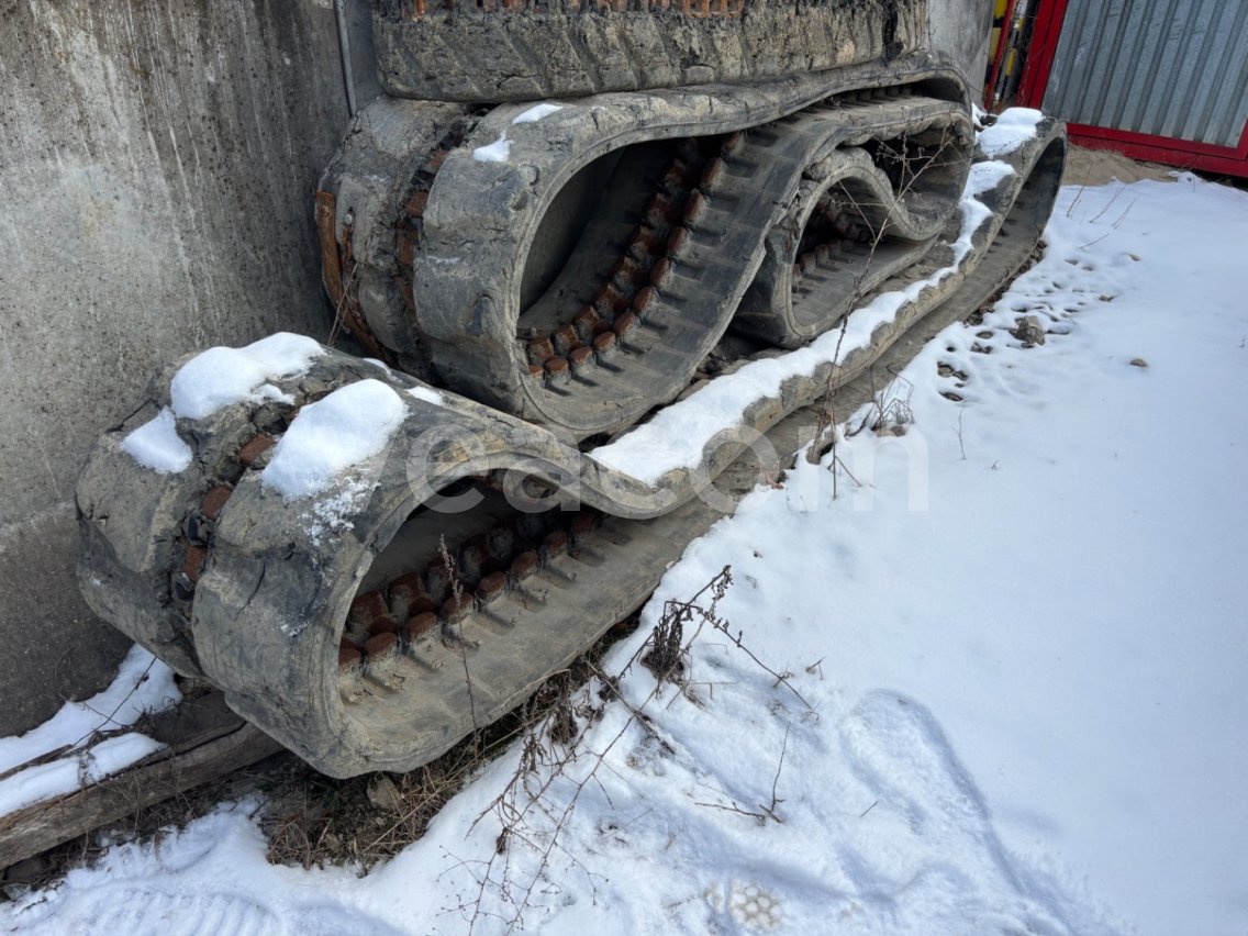 Online aukce:   PÁSY NA TAKEUCHI TB 2150R