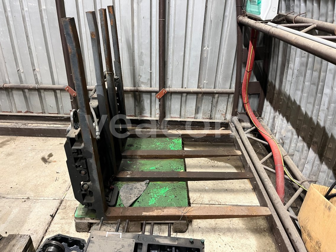 Online auction:   VÍCEPALETOVÝ MANIPULÁTOR VZV
