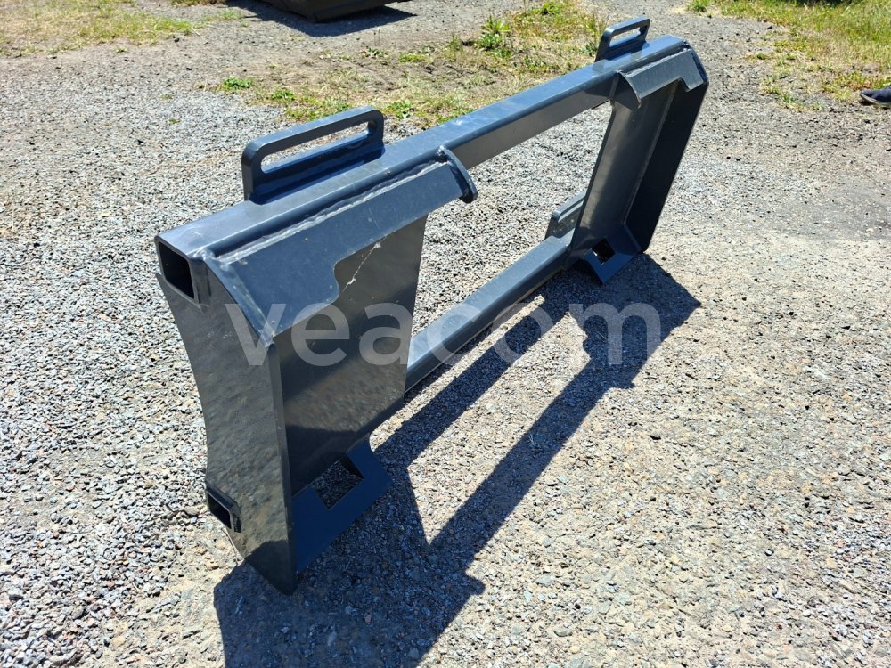 Online auction:  PŘECHODOVÁ UPÍNACÍ DESKA 114X47 CM PRO NÁŘADÍ KE SMYKOVÉMU NAKLADAČI