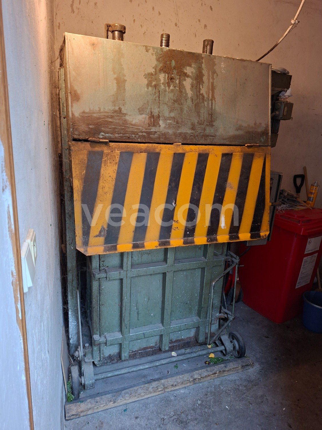 Online aukce:   ELEKTROMECHANICKÝ VERTIKÁLNÍ PAKETOVACÍ LIS KOVENTA EL-4S