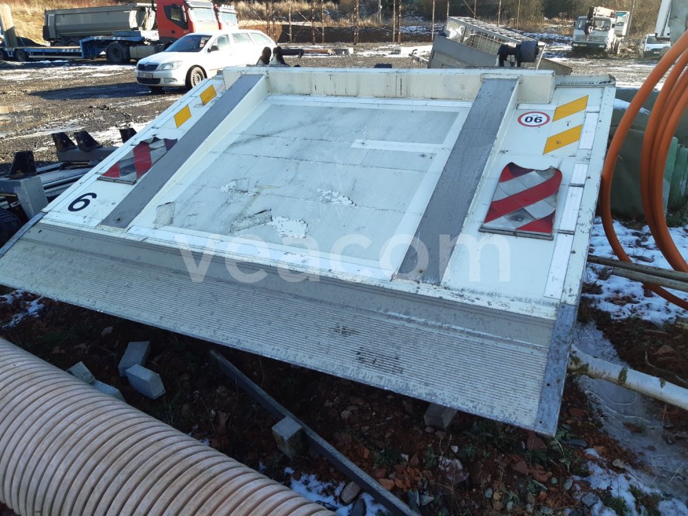 Online aukce:  Hydraulické čelo MBB