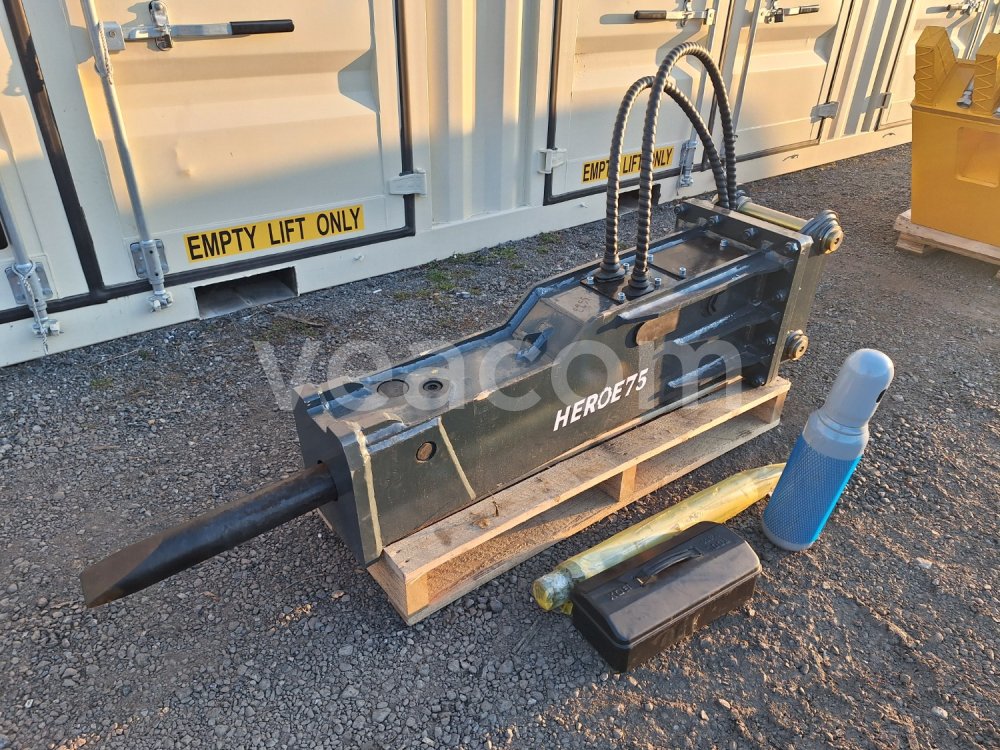 Online árverés:  HEROE 75