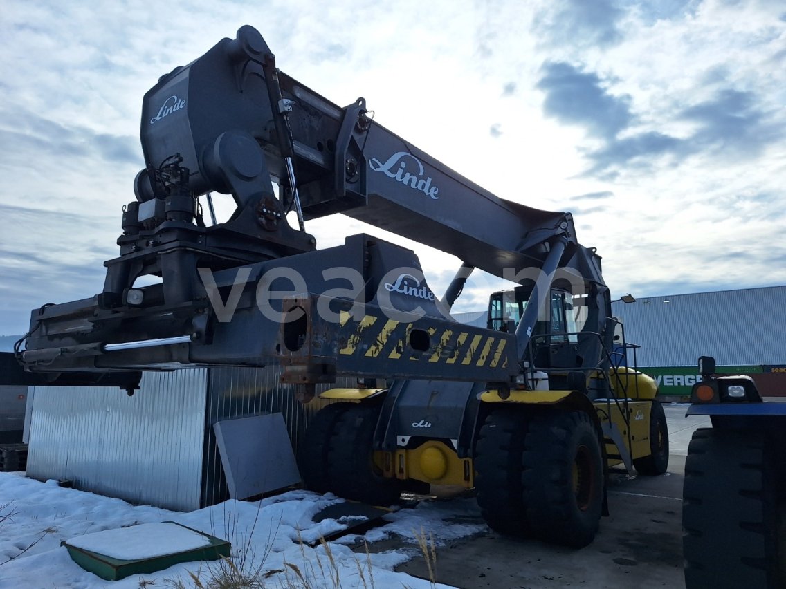 Online aukce:   REACHSTACKER RS 3