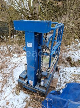 Online aukce:  NÍZKOÚROVŇOVÁ MOBILNÍ ZDVIHACÍ PRACOVNÍ PLOŠINA NANO SP