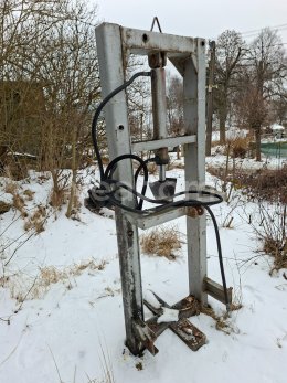 Інтернет-аукціон:   NESENÝ ŠTÍPACÍ STROJ NETOVÁRNÍ VÝROBY