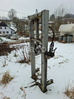 Інтернет-аукціон:   NESENÝ ŠTÍPACÍ STROJ NETOVÁRNÍ VÝROBY