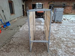 Online aukce:   DŘEVĚNÉ PAŽENÍ 200 X 150 X (60-100) CM