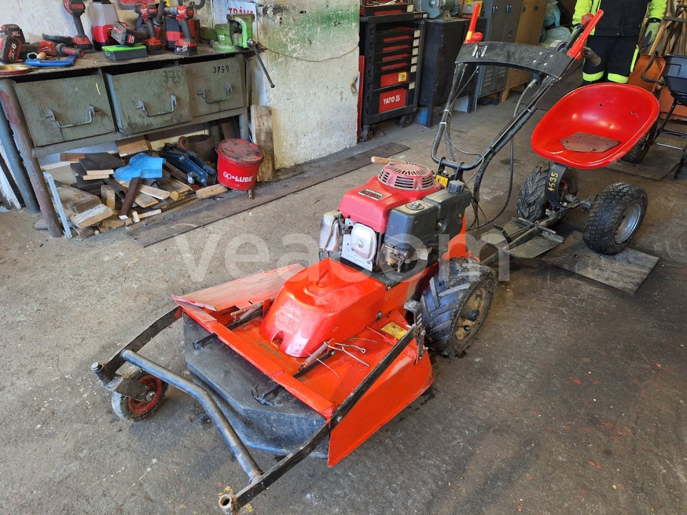 Online aukce:  HURRICANE F-700