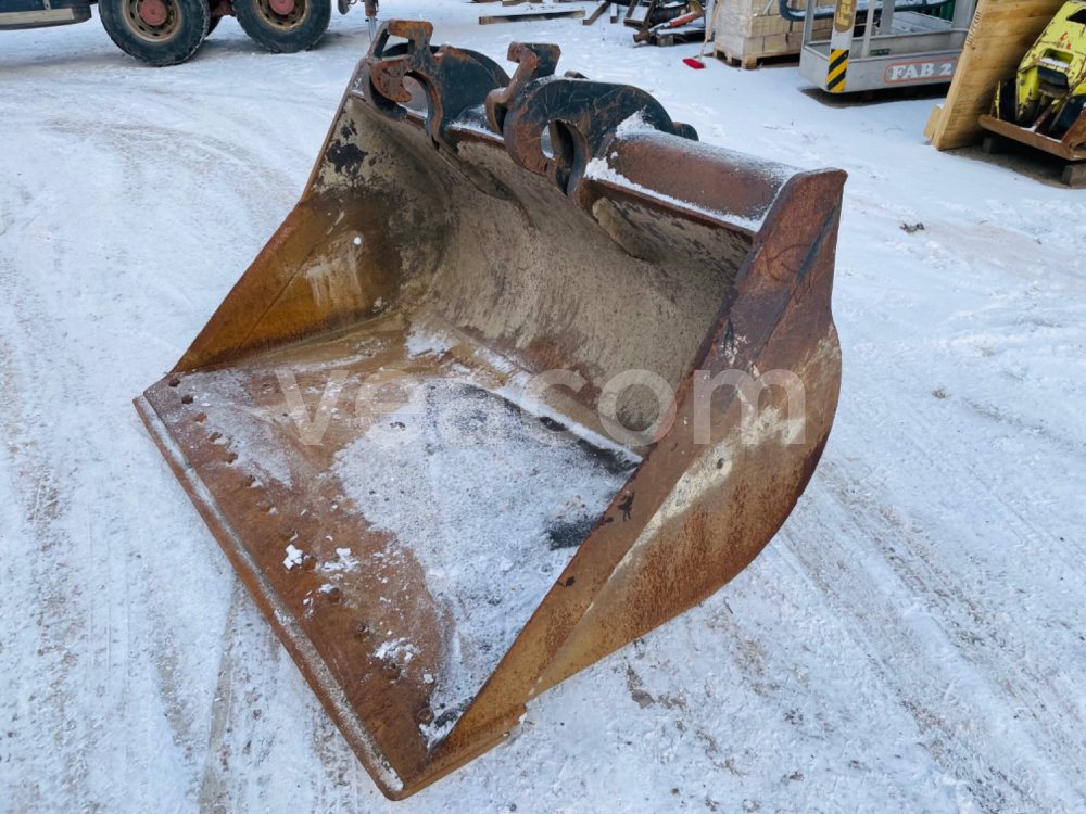 Online aukce:  Lopata CAT 462-4770