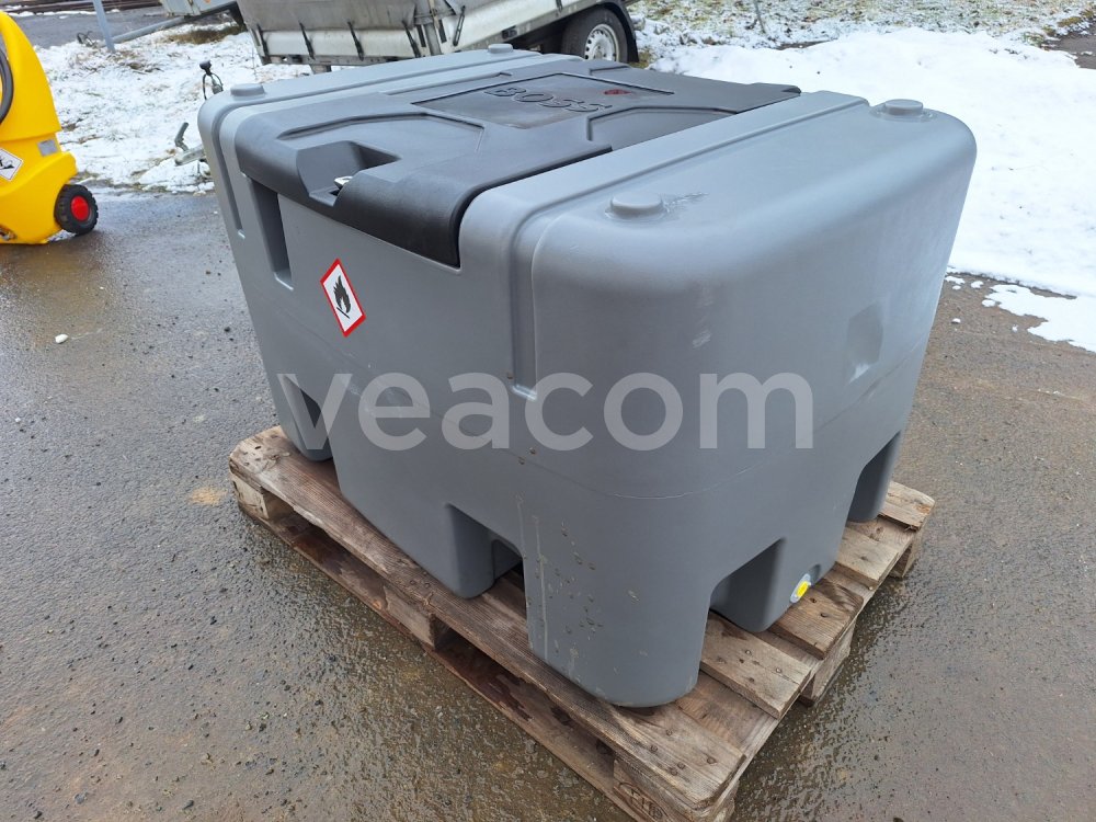 Online-Versteigerung:  TANKOVACÍ NÁDRŽ S ČERPADLEM