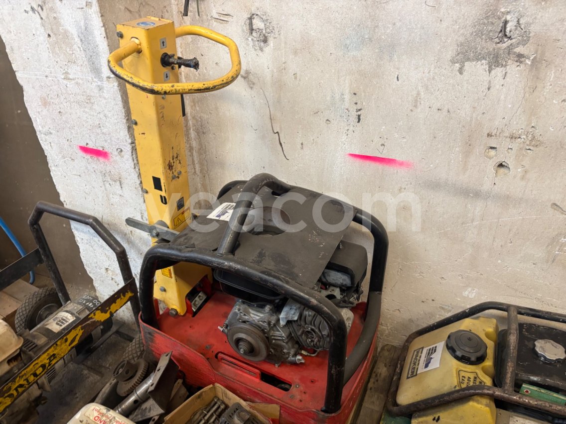 Online aukce: DYNAPAC  LG160