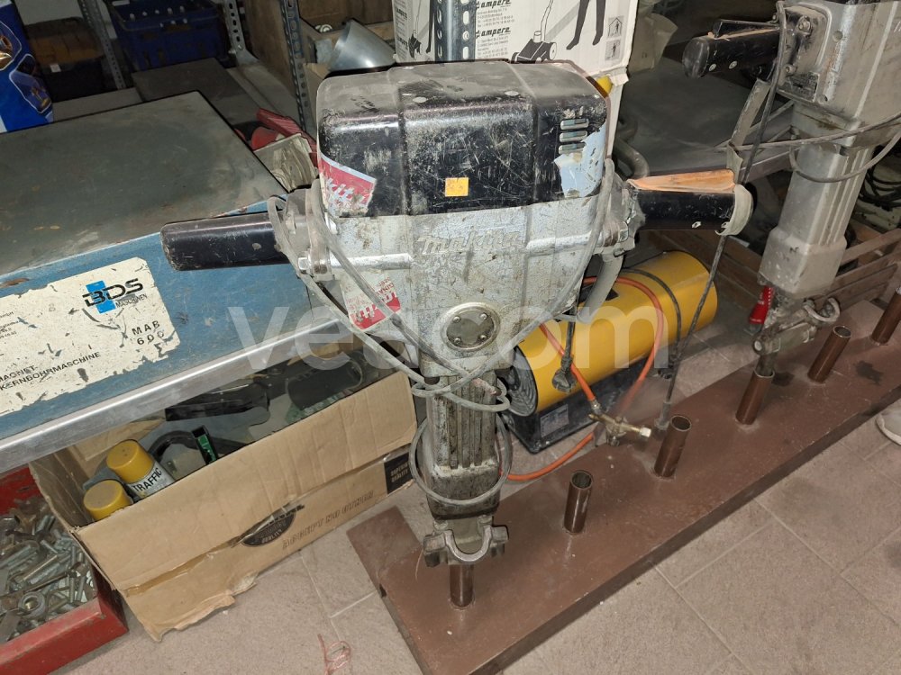 Online aukce:  MAKITA HM 1800