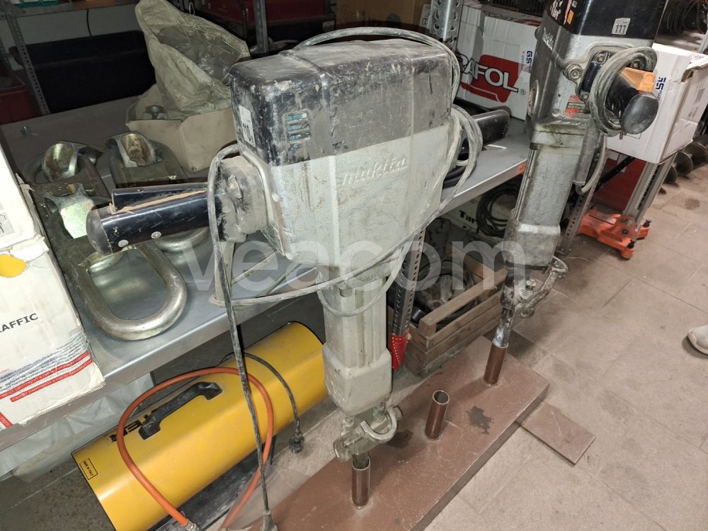 Online aukce:  MAKITA HM 1800