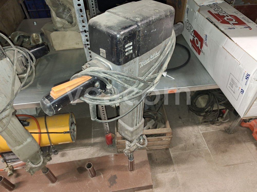 Online aukce:  MAKITA HM 1800