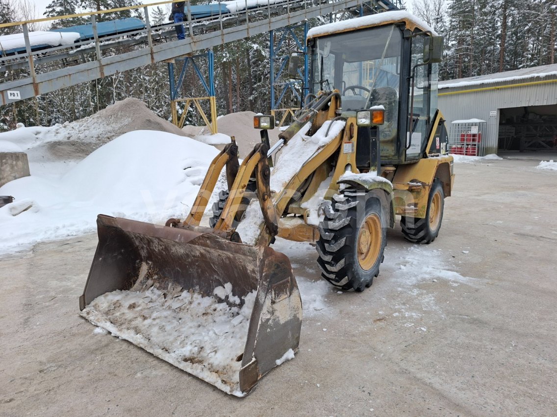 Online aukce: CATERPILLAR  902