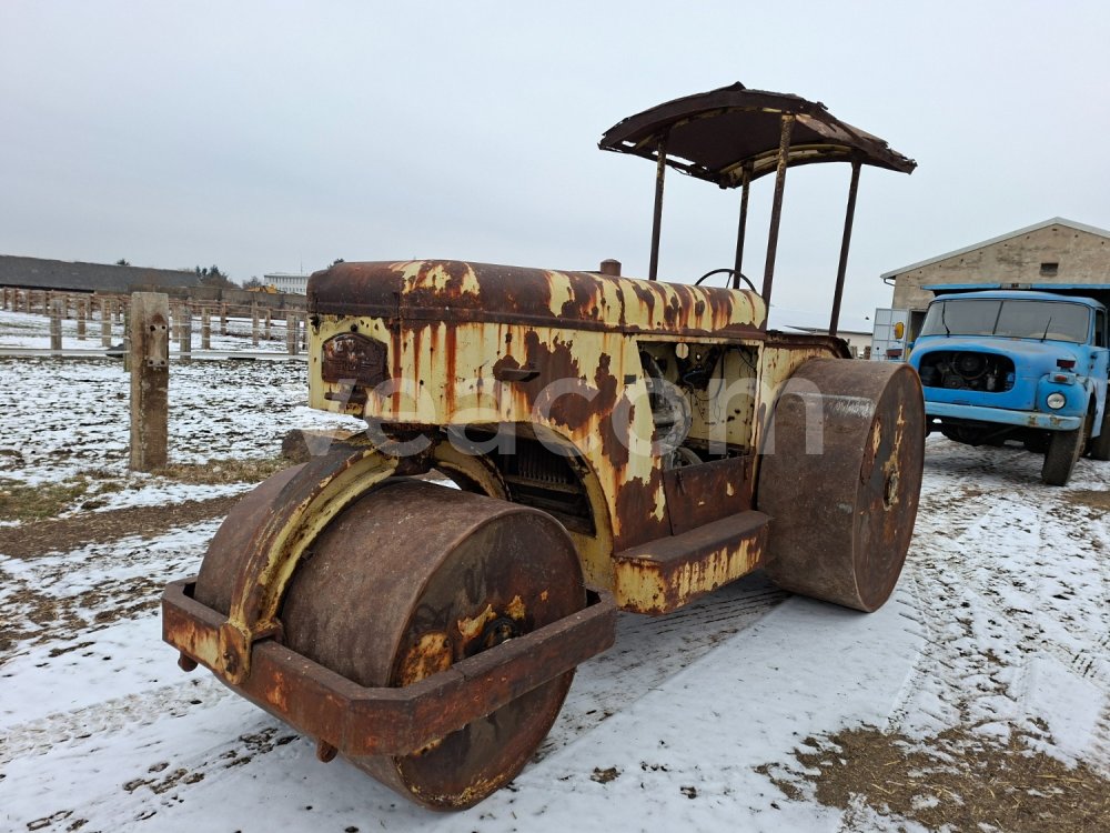 Online-Versteigerung:  SILNIČNÍ VÁLEC JMP R12M