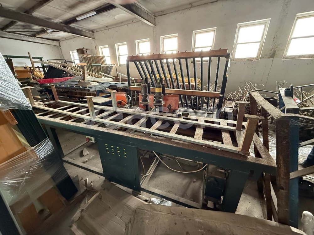 Online aukce:  VRTAČKA NA PANTY/ZÁVĚSY PRO DŘEVĚNÁ OKNA