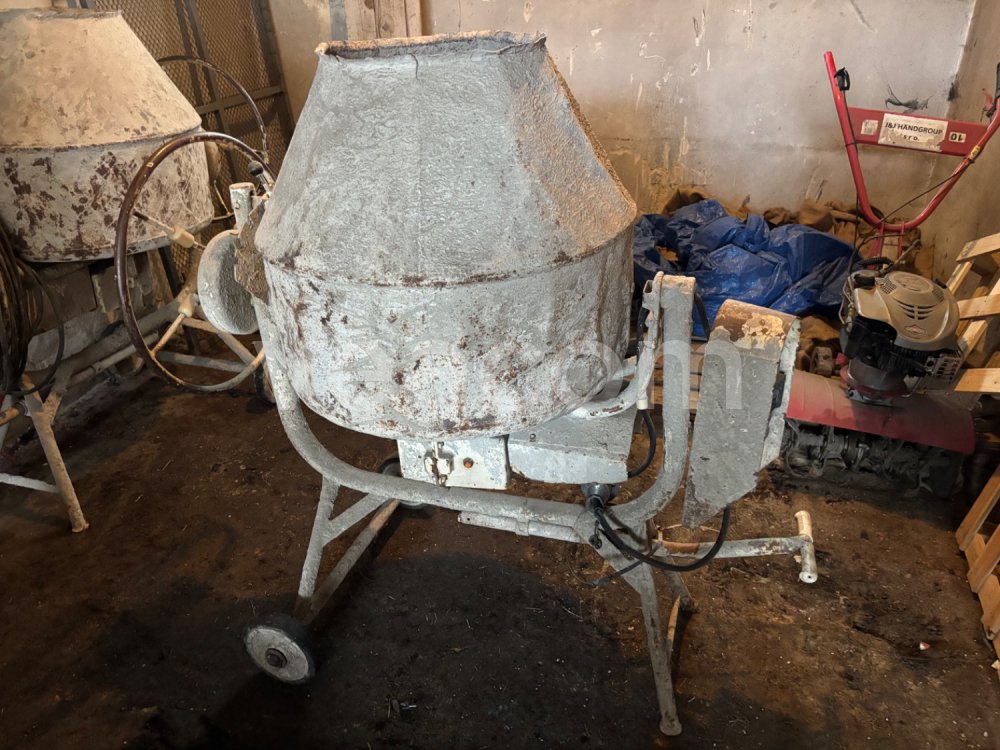 Online-Versteigerung:  MIEŠAČKA 380V