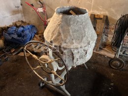 Online-Versteigerung:   MIEŠAČKA 380V