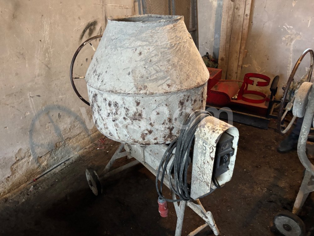 Online-Versteigerung:  MIEŠAČKA 380V