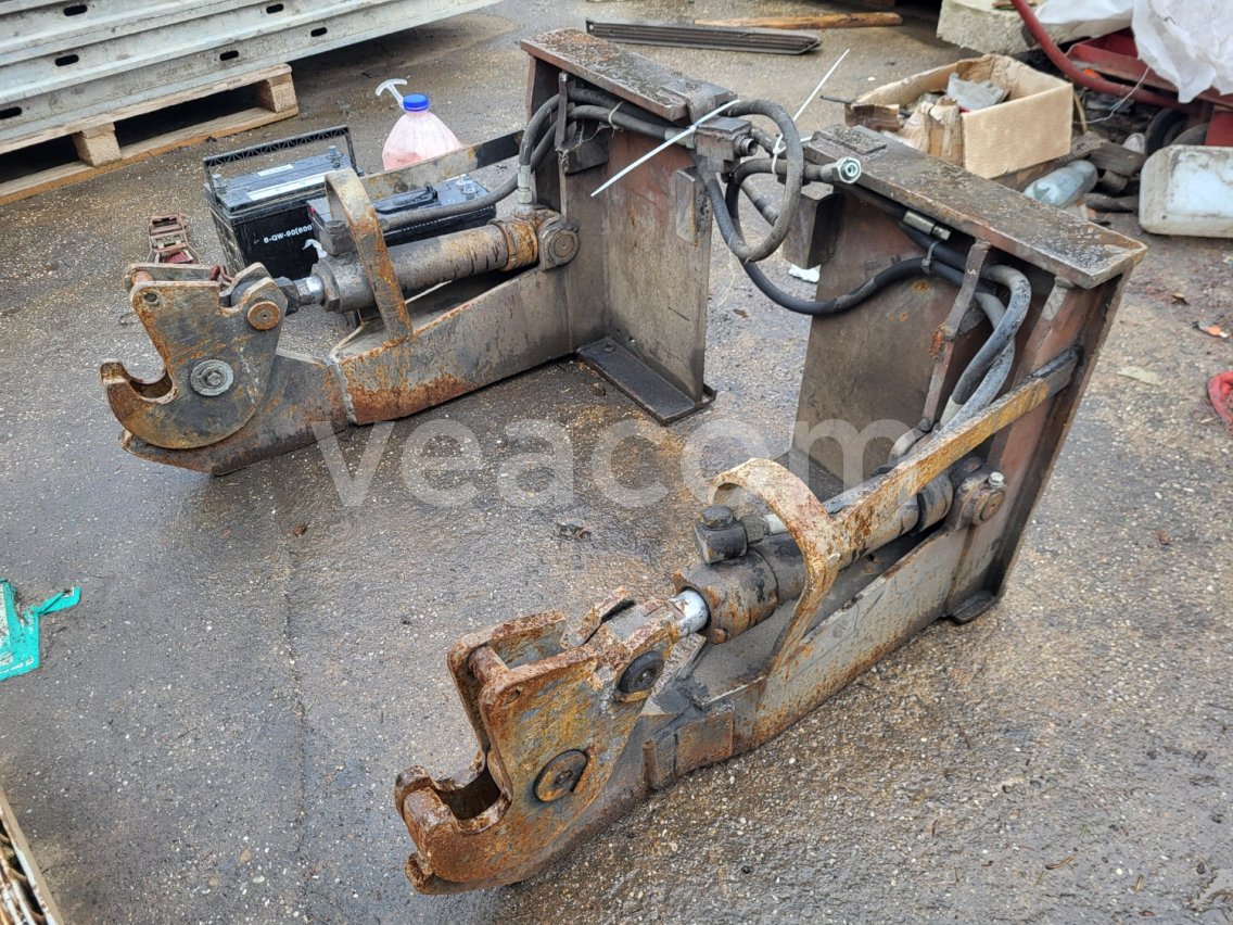 Інтернет-аукціон:   HYDRAULICKÉ RAMENÁ S ČELUSŤAMI NA VZV