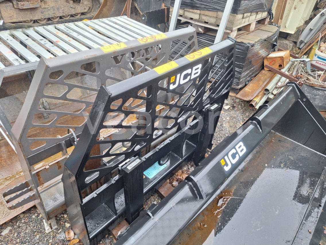 Online auction:   JCB PF42