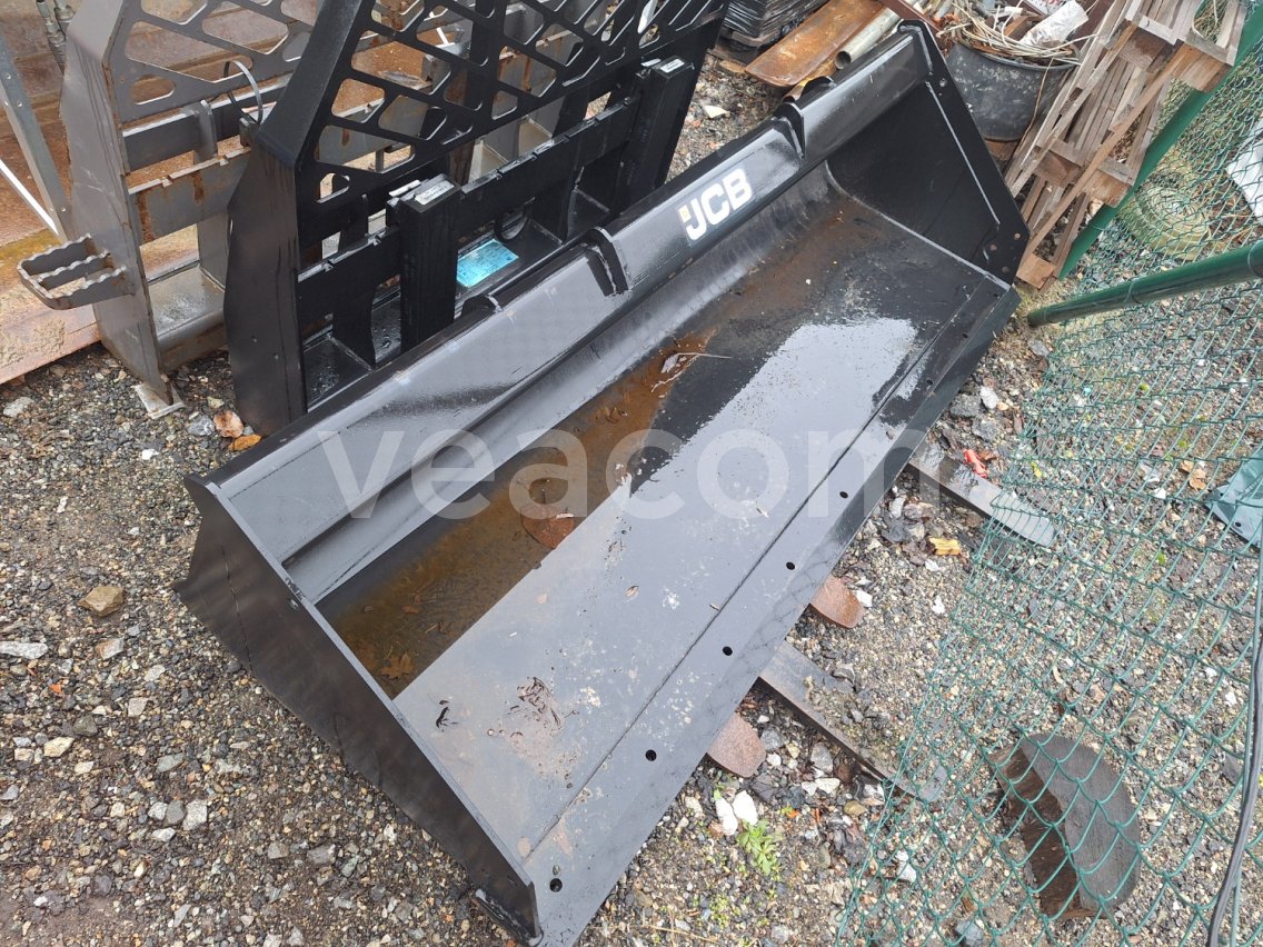 Online aukce:   JCB DB84