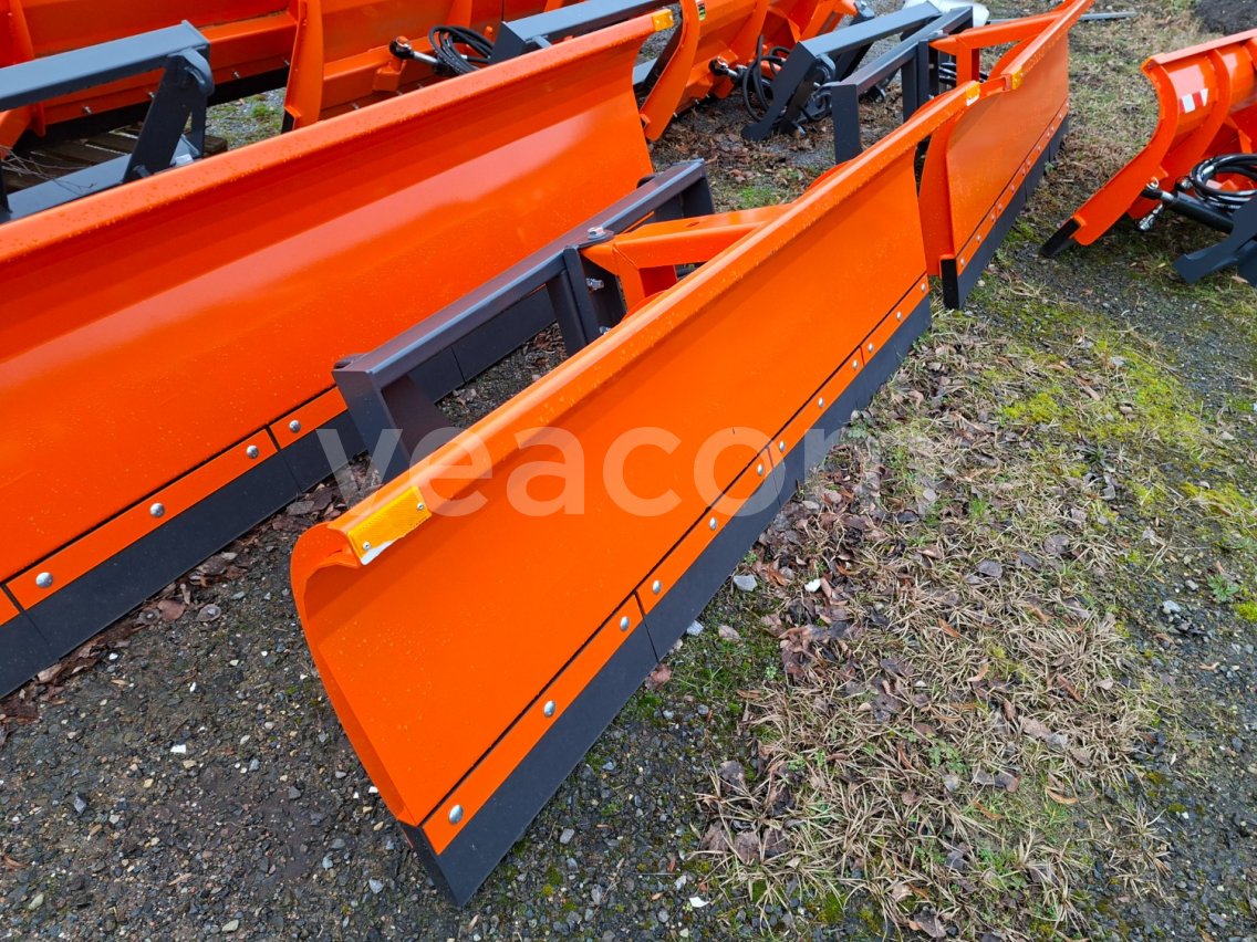 Online aukce:   ČELNÍ HYDRAULICKY NAKLÁPĚNÝ PLUH S EUROÚCHYTEM 200 CM