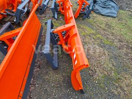 Online aukce:   ČELNÍ HYDRAULICKY NAKLÁPĚNÝ PLUH S EUROÚCHYTEM 200 CM