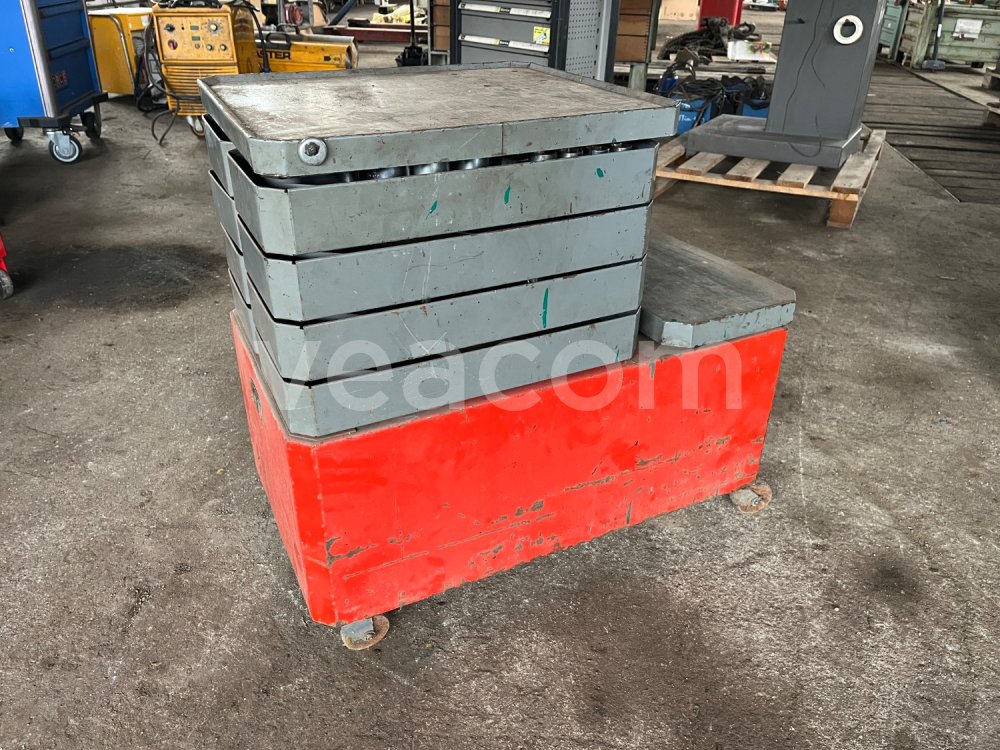 Інтернет-аукціон:  DÍLENSKÝ VOZÍK + NÁŘÁDÍ