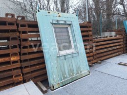 Online aukce:  ČELO CHODBY NA OBYTNÝ KONTEJNER KAMA - OKNO (1KS)