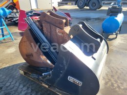 Online aukce: WHITES  TAKEUCHI TB290- SADA 3 KUSOV LYŽÍC