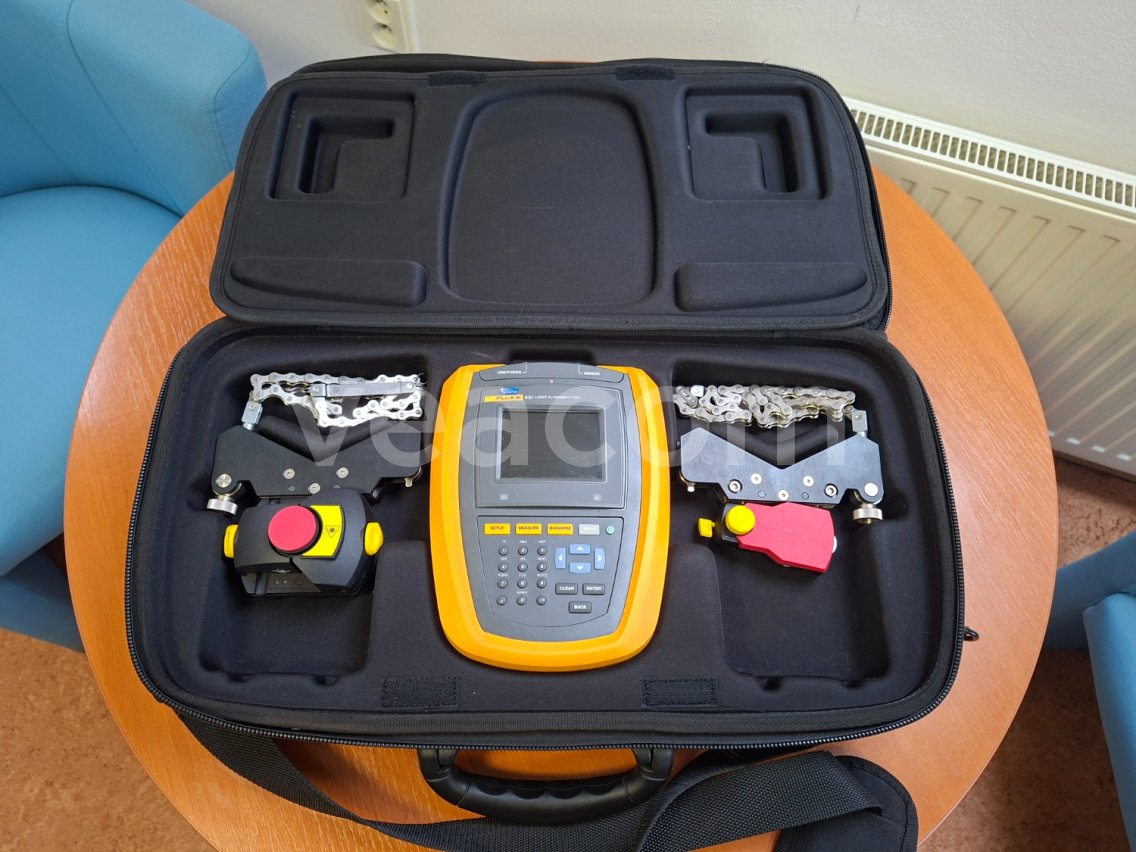 Online auction:   MĚŘIČ MECHANICKÝCH VIBRACÍ (TESTER PRO KONTROLU SOUOSOSTI A NASTAVENÍ HŘÍDELŮ) FLUKE 830