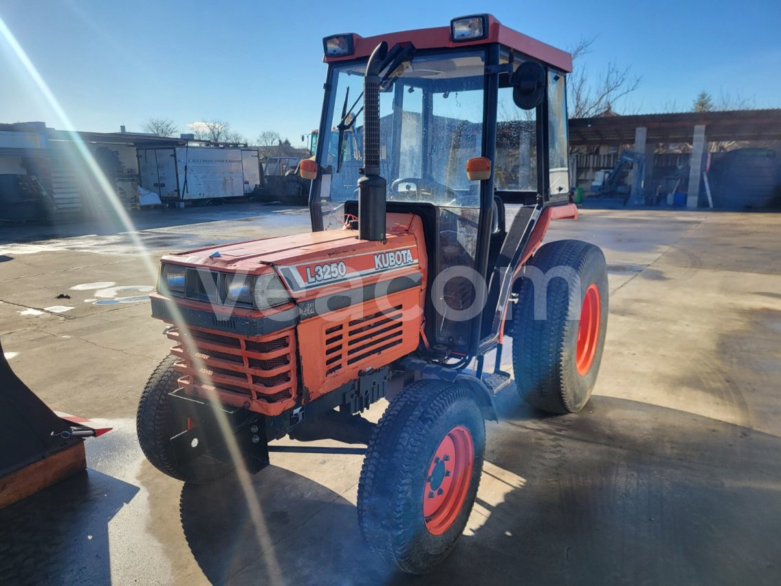 Online aukce: KUBOTA  L3250D 4X4