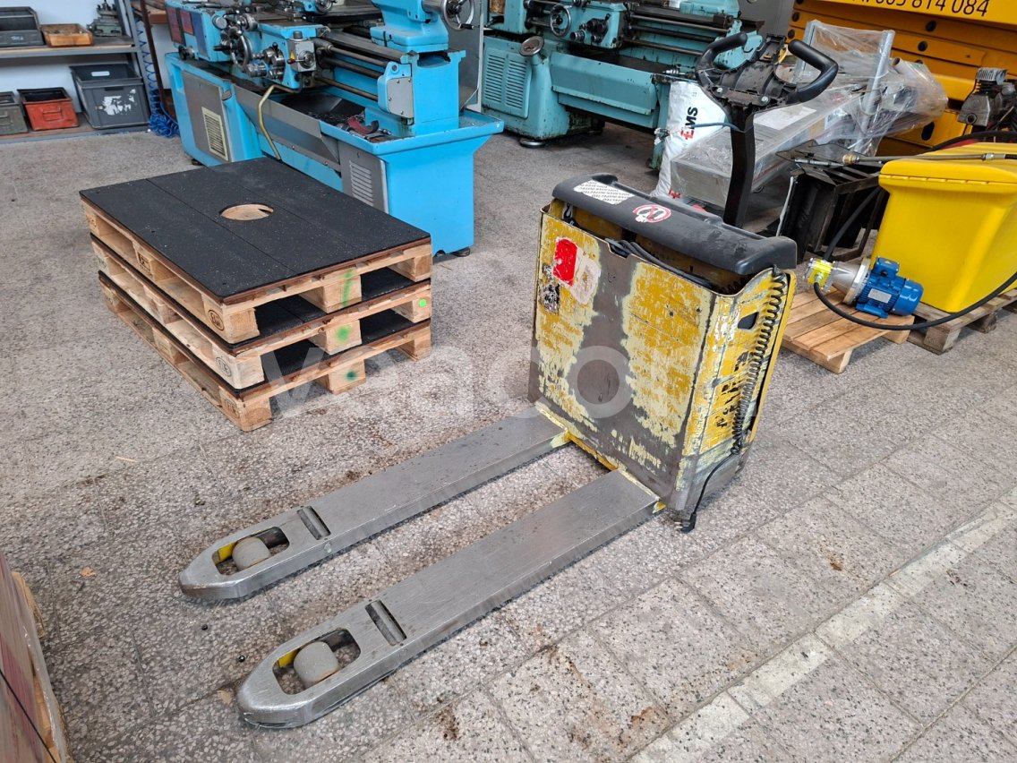 Online aukce: YALE  MP 16