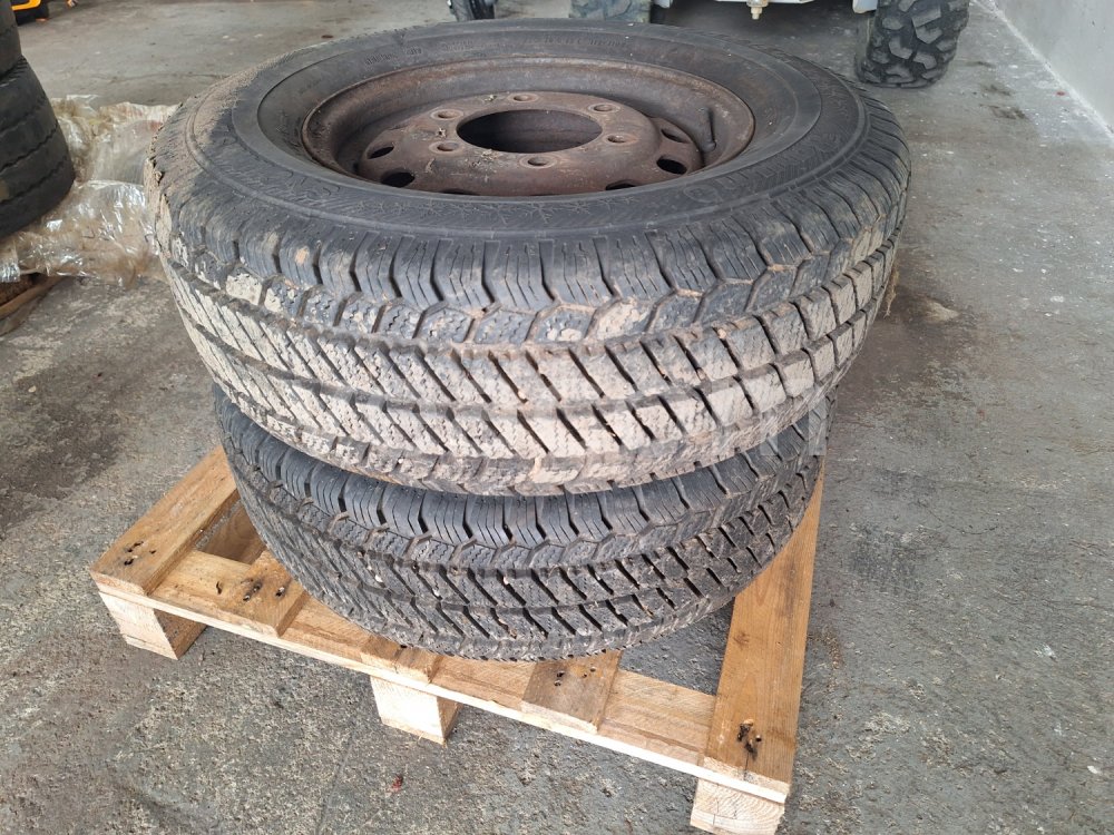 Online auction:  PNEUMATIKY NA DISKÁCH - 2 KS