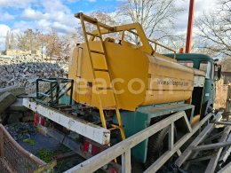 Online auction: AVIA  31.1K CAN 01