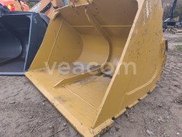 Online aukce:  VELKOOBJEMOVÁ LOPATA 182 CM PRO 18-24 T