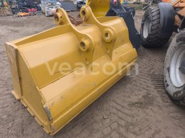 Online aukce:   VELKOOBJEMOVÁ LOPATA 182 CM PRO 18-24 T