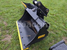 Online aukce:   NAKLÁPĚCÍ LOPATA/SVAHOVKA 150 CM PRO BAGR 13-16 T
