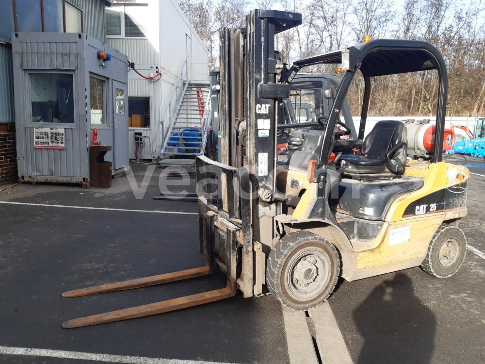 Online aukce: CATERPILLAR  GP 25N