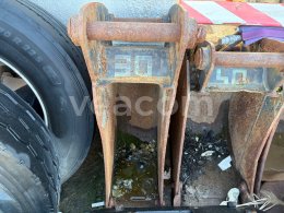 Online aukce:   6 KUSOV - SADA LYŽÍC