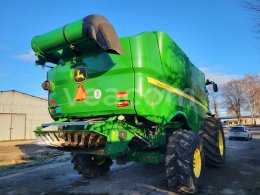 Online aukce: JOHN DEERE  S 680I + KUKURIČNÝ A OBILNÝ ADAPTÉR