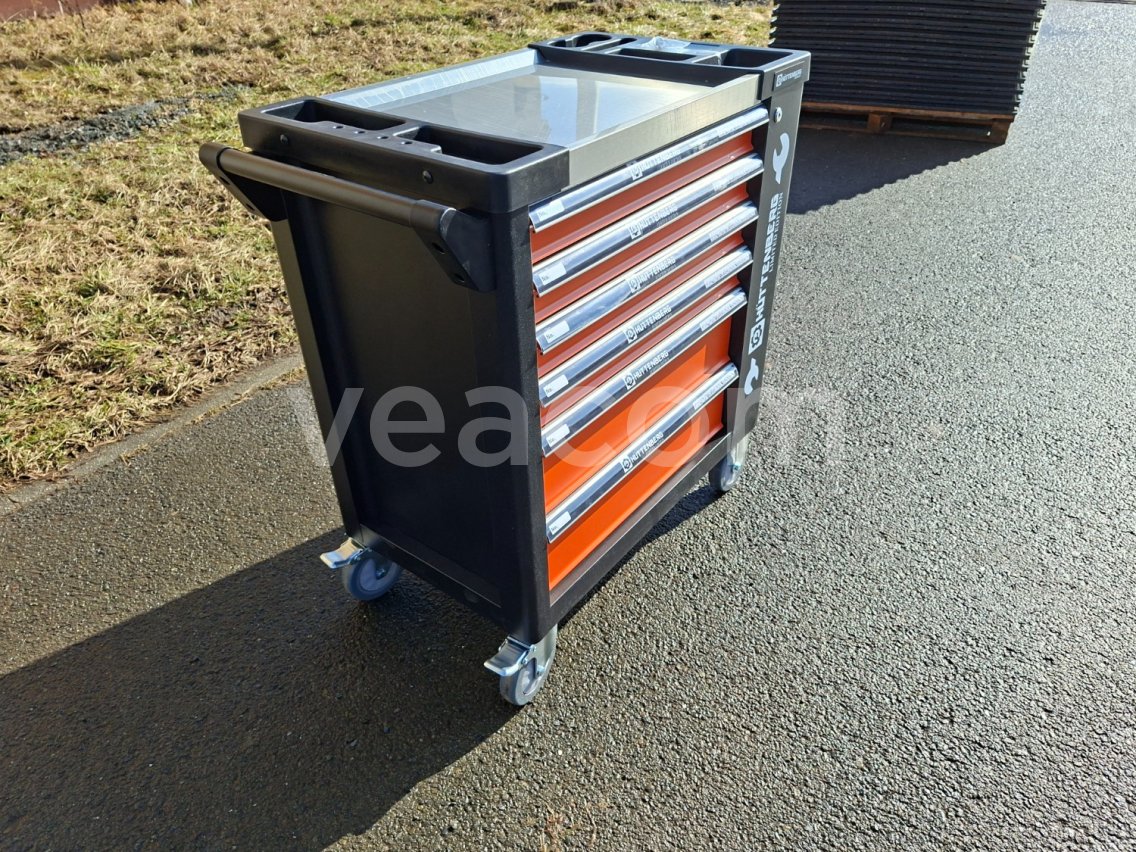 Online aukce:   VOZIK S NÁŘADÍM HUTTENBERG