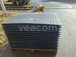 Online aukce:   PŘEJEZDOVÉ PLOTNY 25 KS 77 X 118 CM