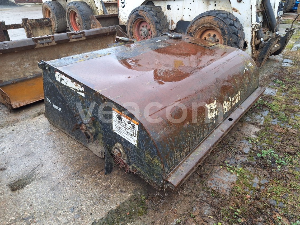 Online auction: BOBCAT  SWEEPER 60