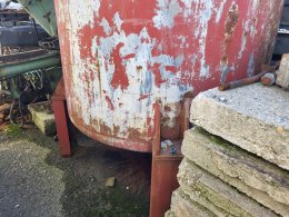 Online aukce:   KOVOVÁ 2500 LITROVÁ NÁDRŽ