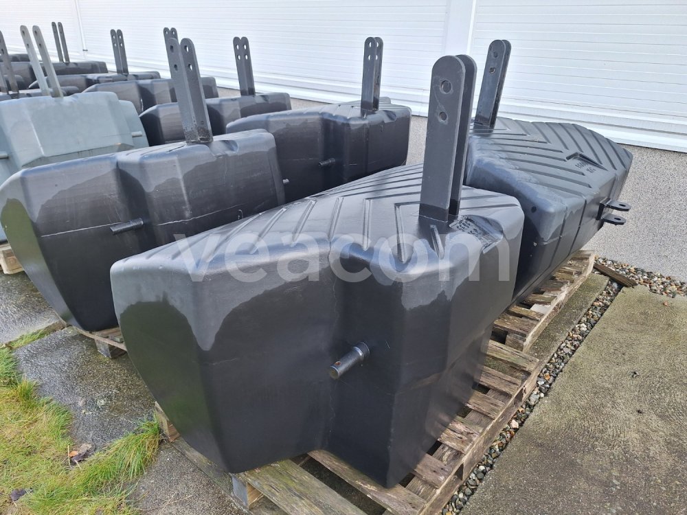 Online auction:  ZÁVAŽÍ 1600 KG "S VÝŘEZEM"